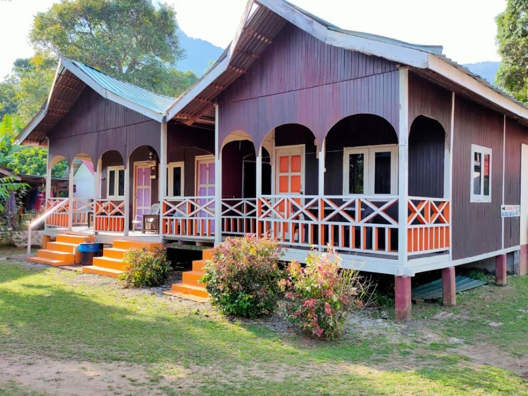 Mukut Coral Chalet Kampong Mukut エクステリア 写真
